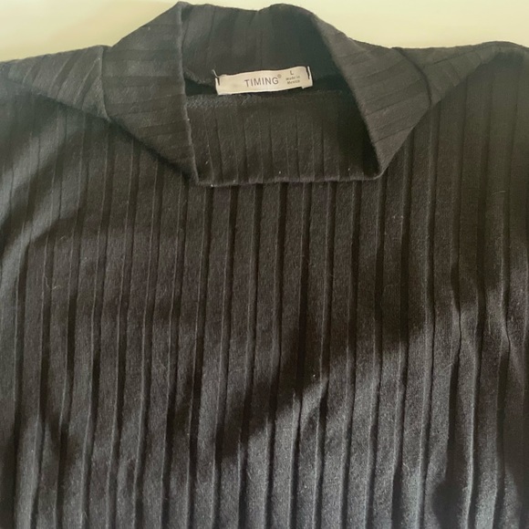 Size large black mock neck backless blouse - Picture 3 of 3